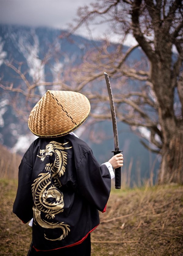 Quelles sont les techniques de combat avec le Katana et les astuces pour les utiliser ?