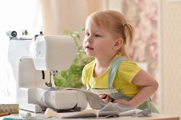 Machine à coudre pour enfant : conseils pour trouver le bon modèle