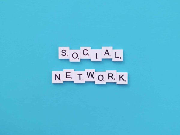 Comment les entreprises utilisent-elles les réseaux sociaux pour développer leur activité?