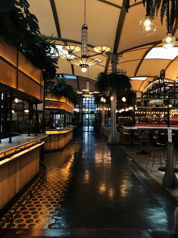 Quelles sont les étapes à suivre pour réserver dans un restaurant de la Tour Eiffel?